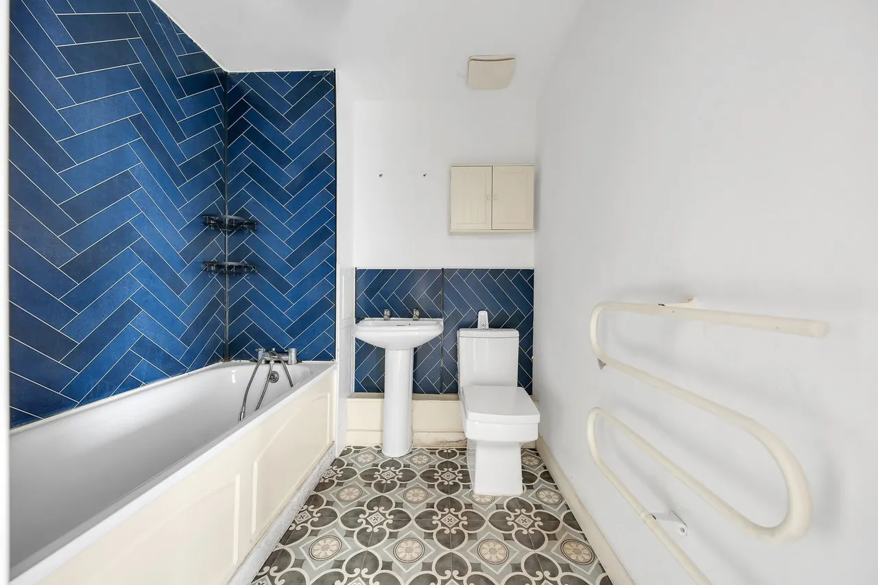 Flat 52, Regal House, Royal Crescent, Ilford, Essex, IG2 7JY, photo 12