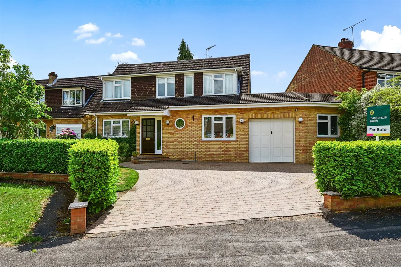 4 bed house for sale — Frere Avenue, Fleet, Hampshire, GU51 5AW