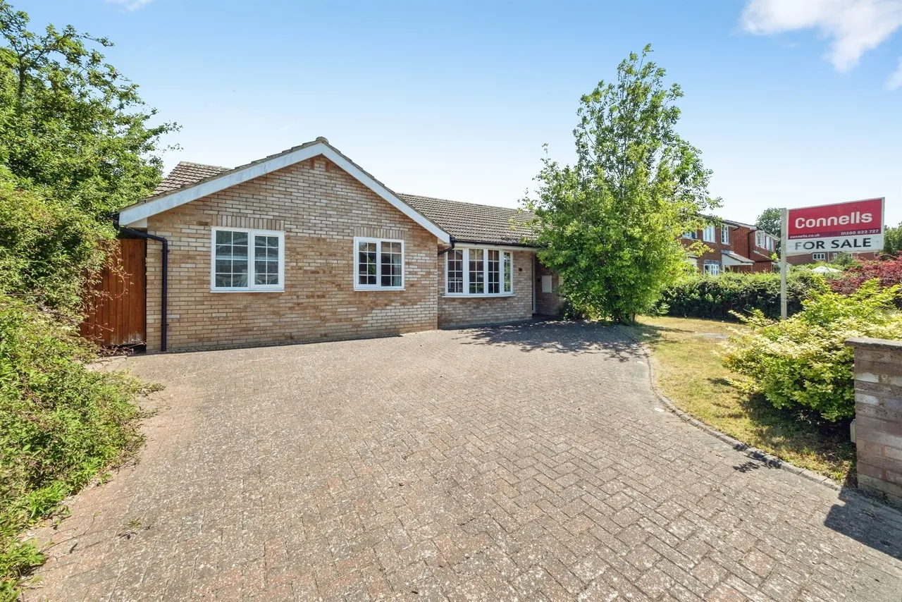 4 bed house for sale — Badgers Way, BUCKINGHAM