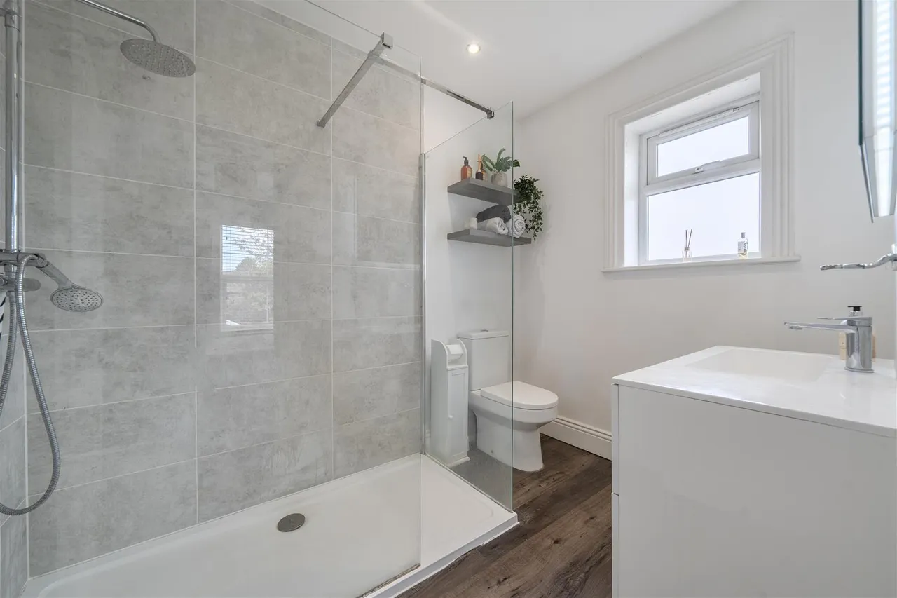 Brook Lane, Sarisbury Green, Southampton, photo 10