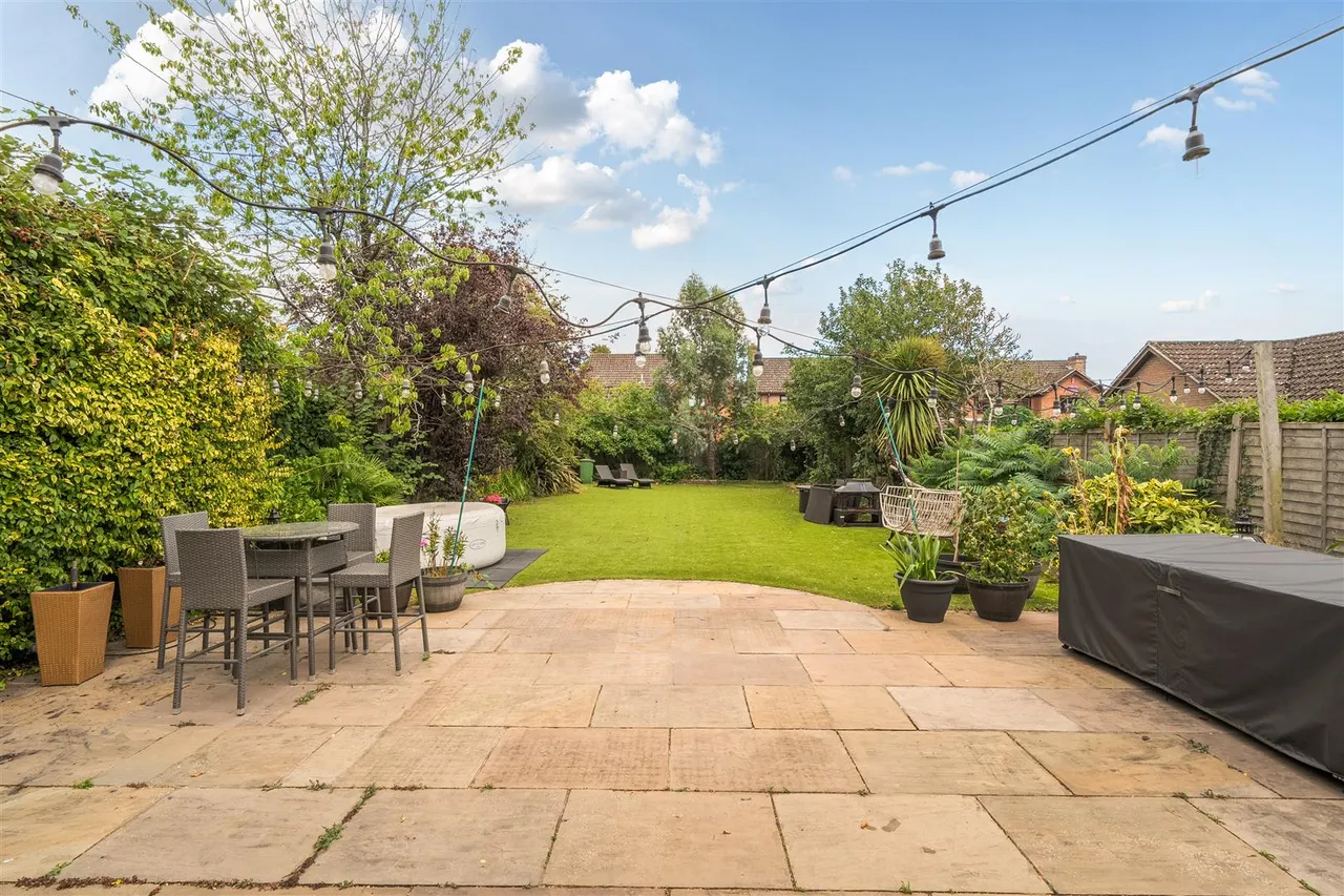 Brook Lane, Sarisbury Green, Southampton, photo 19