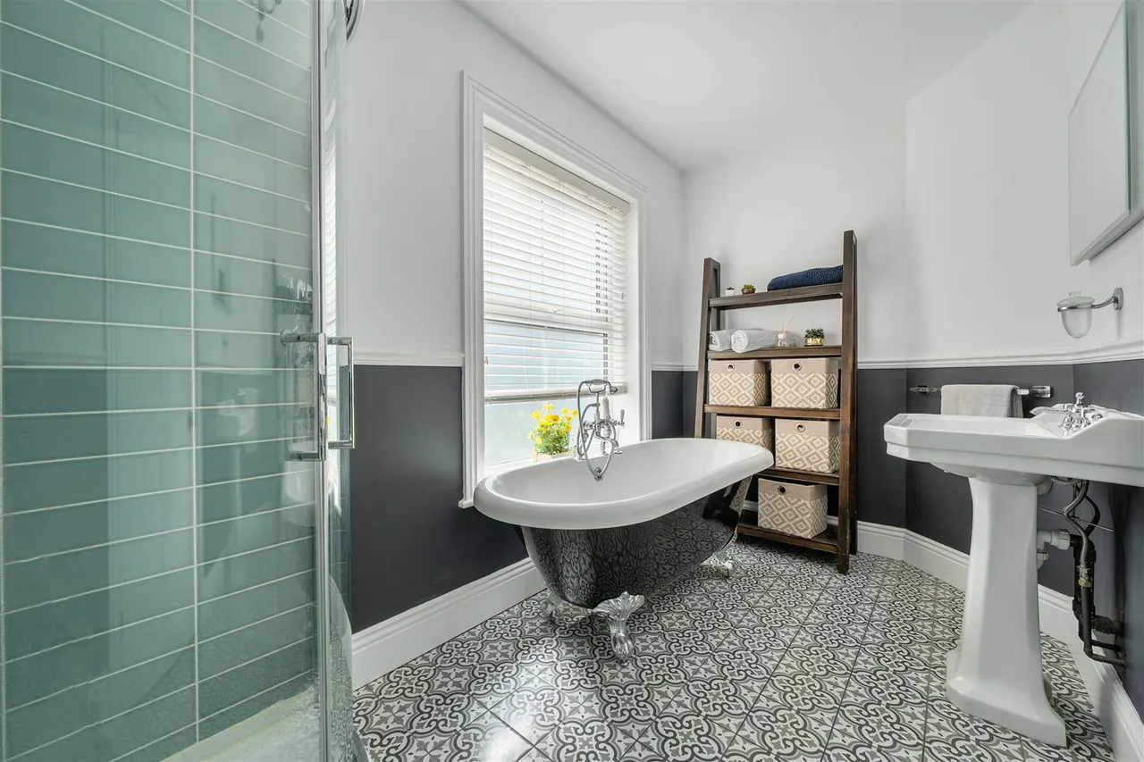 Brook Lane, Sarisbury Green, Southampton, photo 16