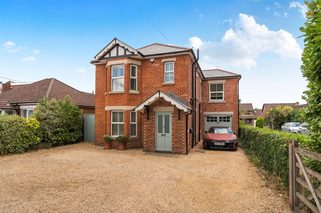 Brook Lane, Sarisbury Green, Southampton, photo 21