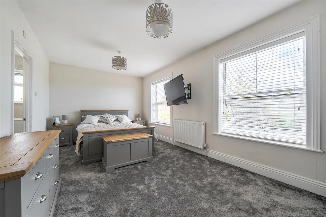 Brook Lane, Sarisbury Green, Southampton, photo 9