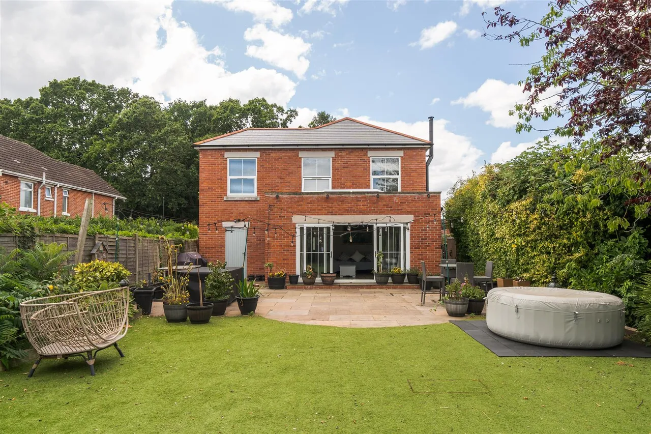 Brook Lane, Sarisbury Green, Southampton, photo 20