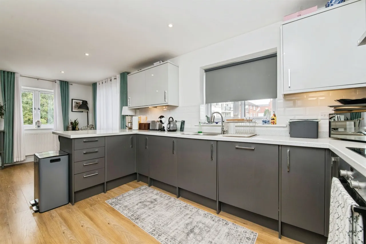 Mitchell Gardens, Axminster, EX13, photo 5