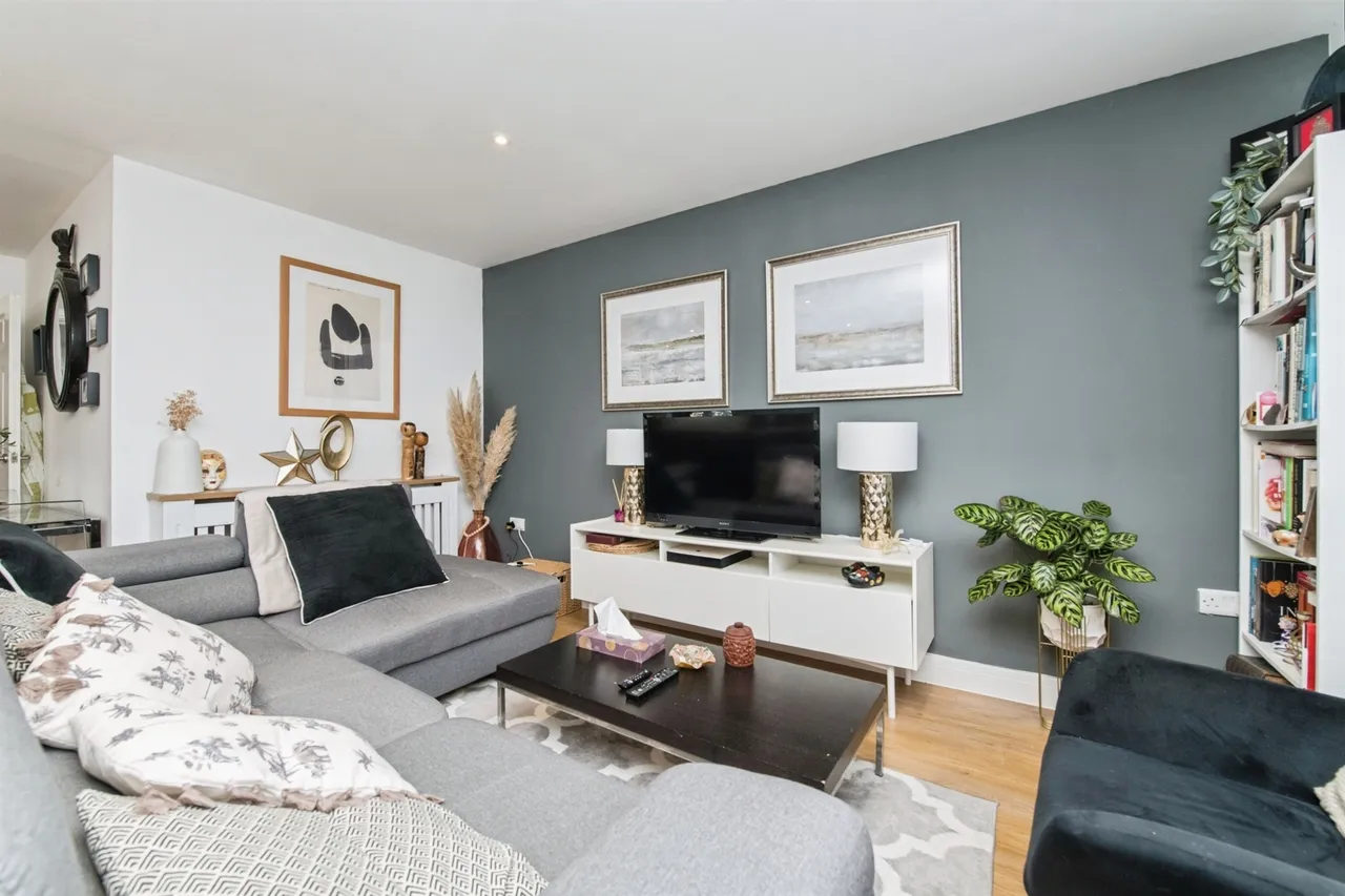 Mitchell Gardens, Axminster, EX13, photo 4