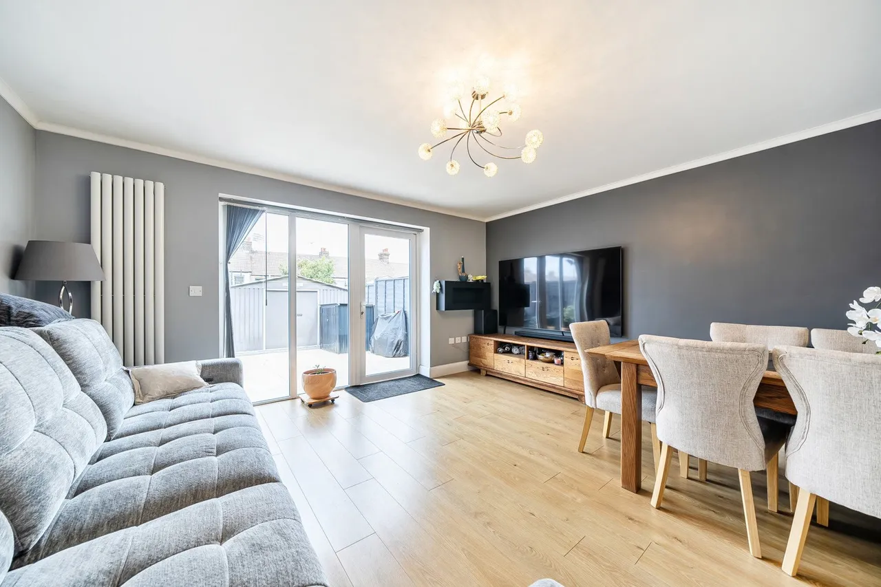 4 bed house for sale — Livingstone Road, ME7