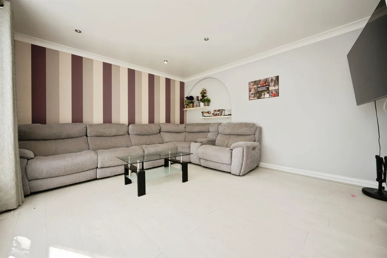 Russell Avenue, Aylesbury, photo 5