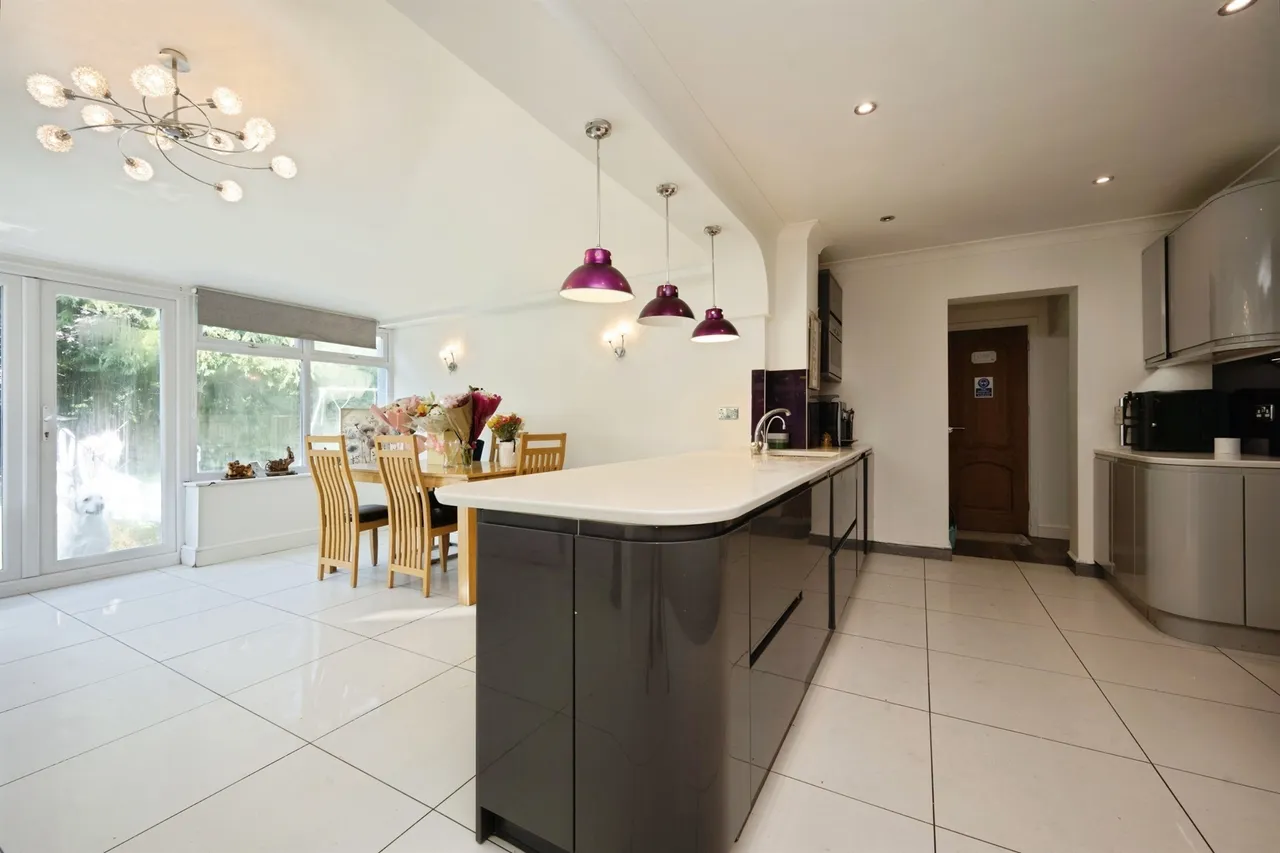 Russell Avenue, Aylesbury, photo 11