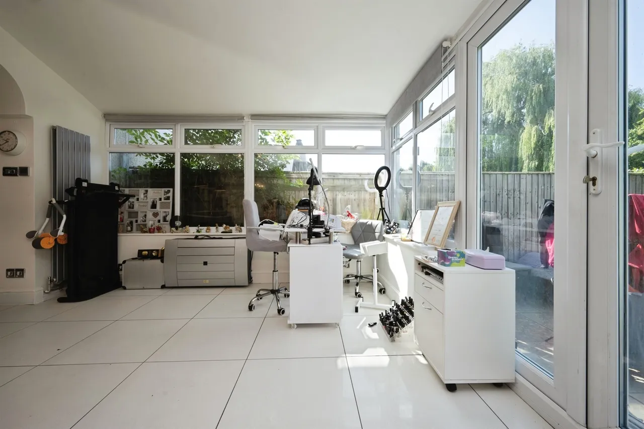 Russell Avenue, Aylesbury, photo 12