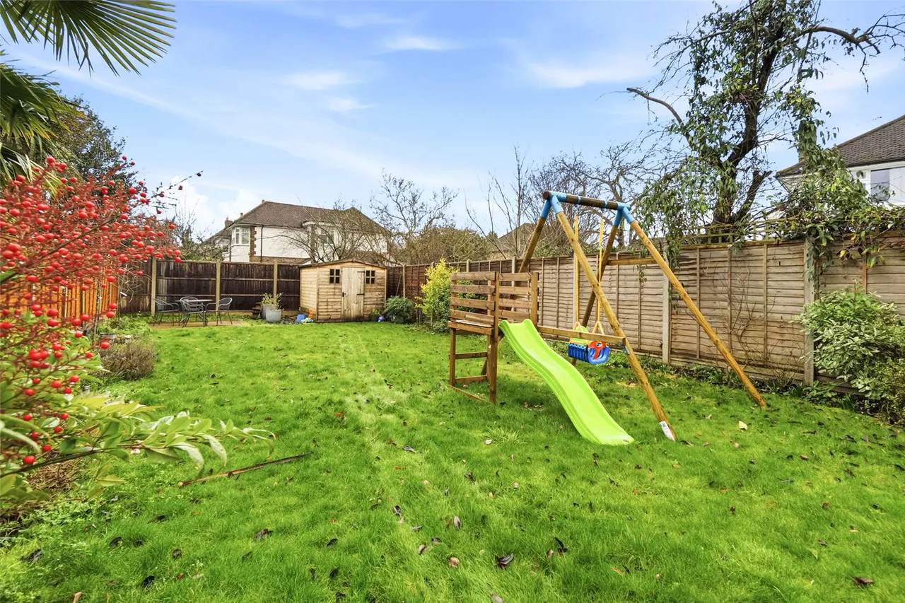 Lyndhurst Avenue, Sunbury, TW16 6QY, photo 9