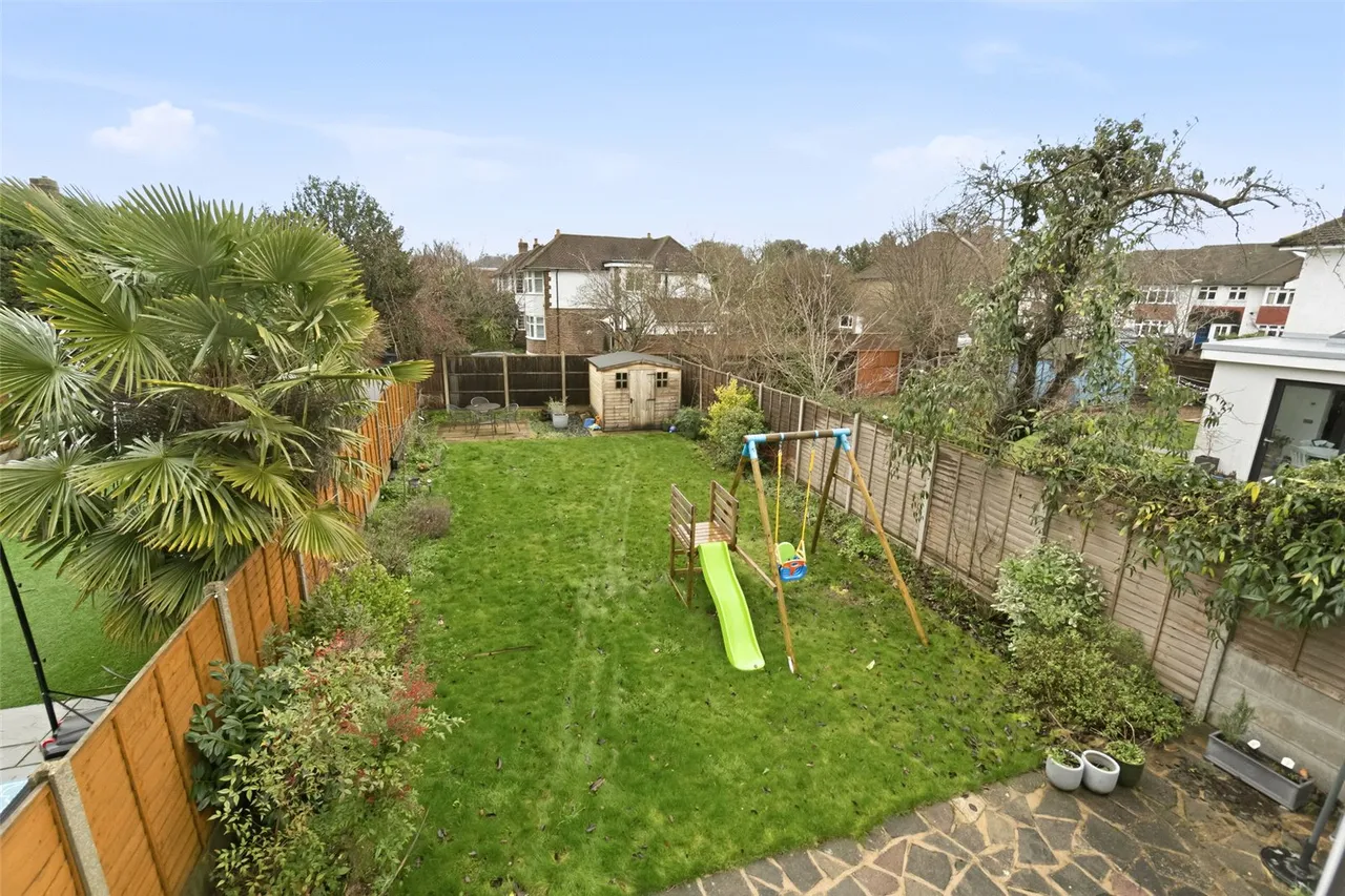 Lyndhurst Avenue, Sunbury, TW16 6QY, photo 2
