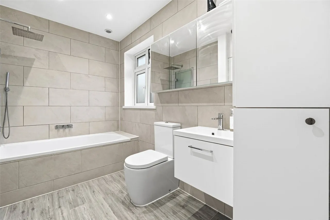 Lyndhurst Avenue, Sunbury, TW16 6QY, photo 7