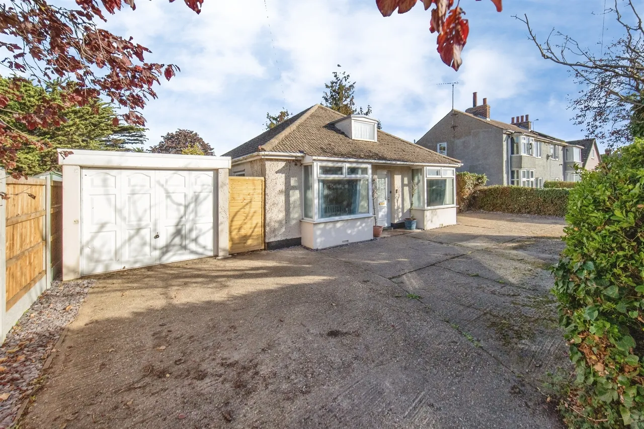 2 bed house for sale, Main Road, Harwich, CO12