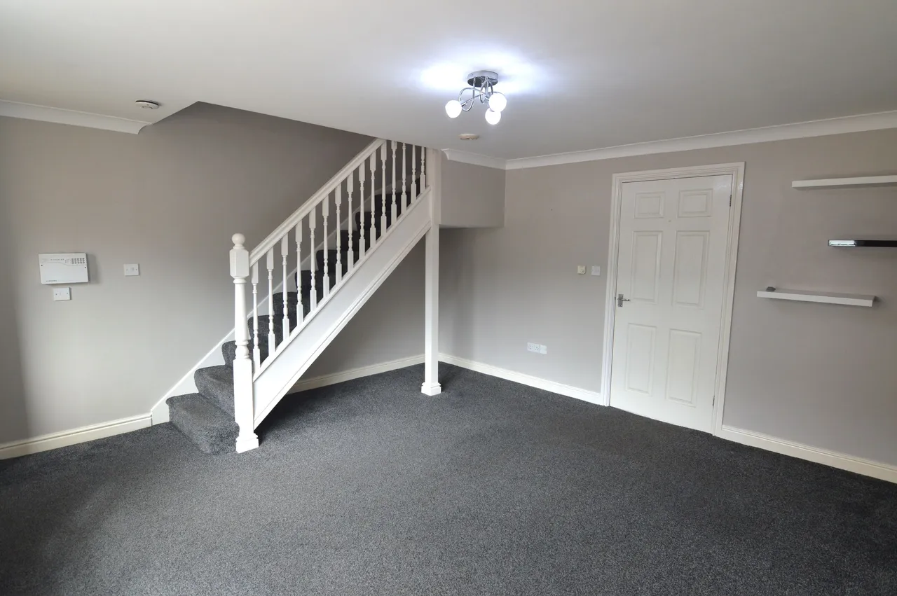 2 bed house to rent — Bramble Close, Grimsby, Lincolnshire, DN31 2DB