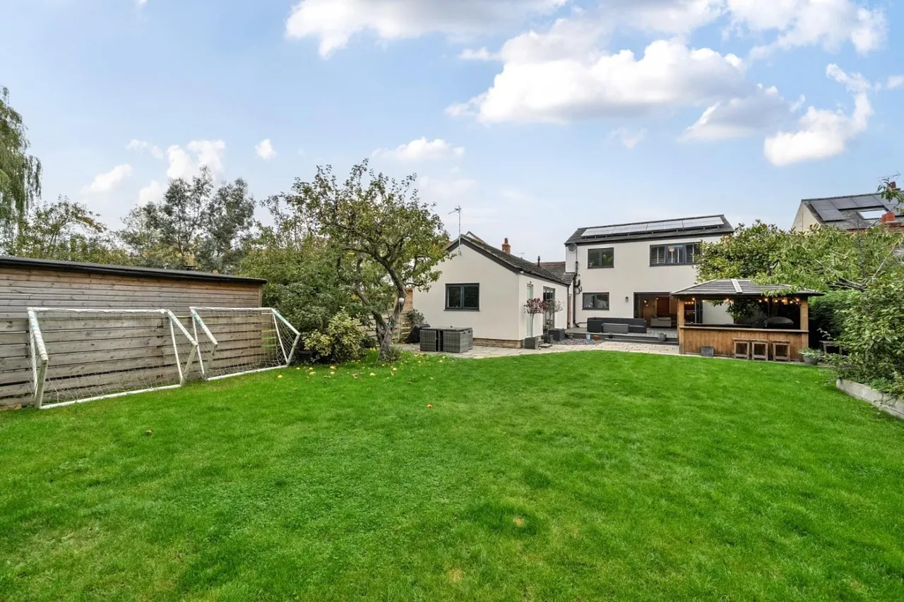 4 bed house for sale — Stutton Road, Tadcaster