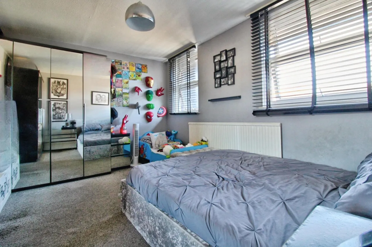 Veronica Close, Romford, RM3, photo 6