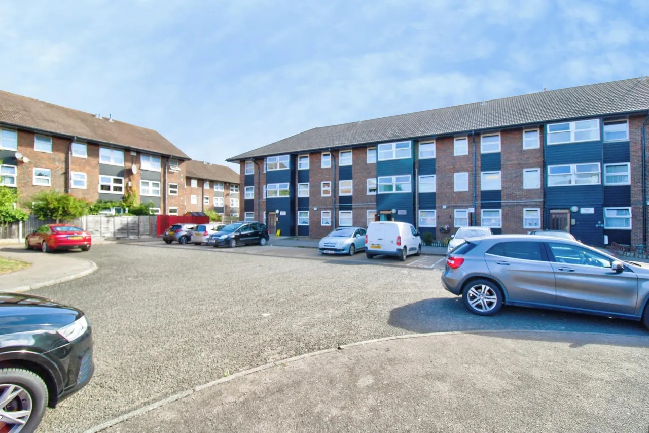 Veronica Close, Romford, RM3, photo 11