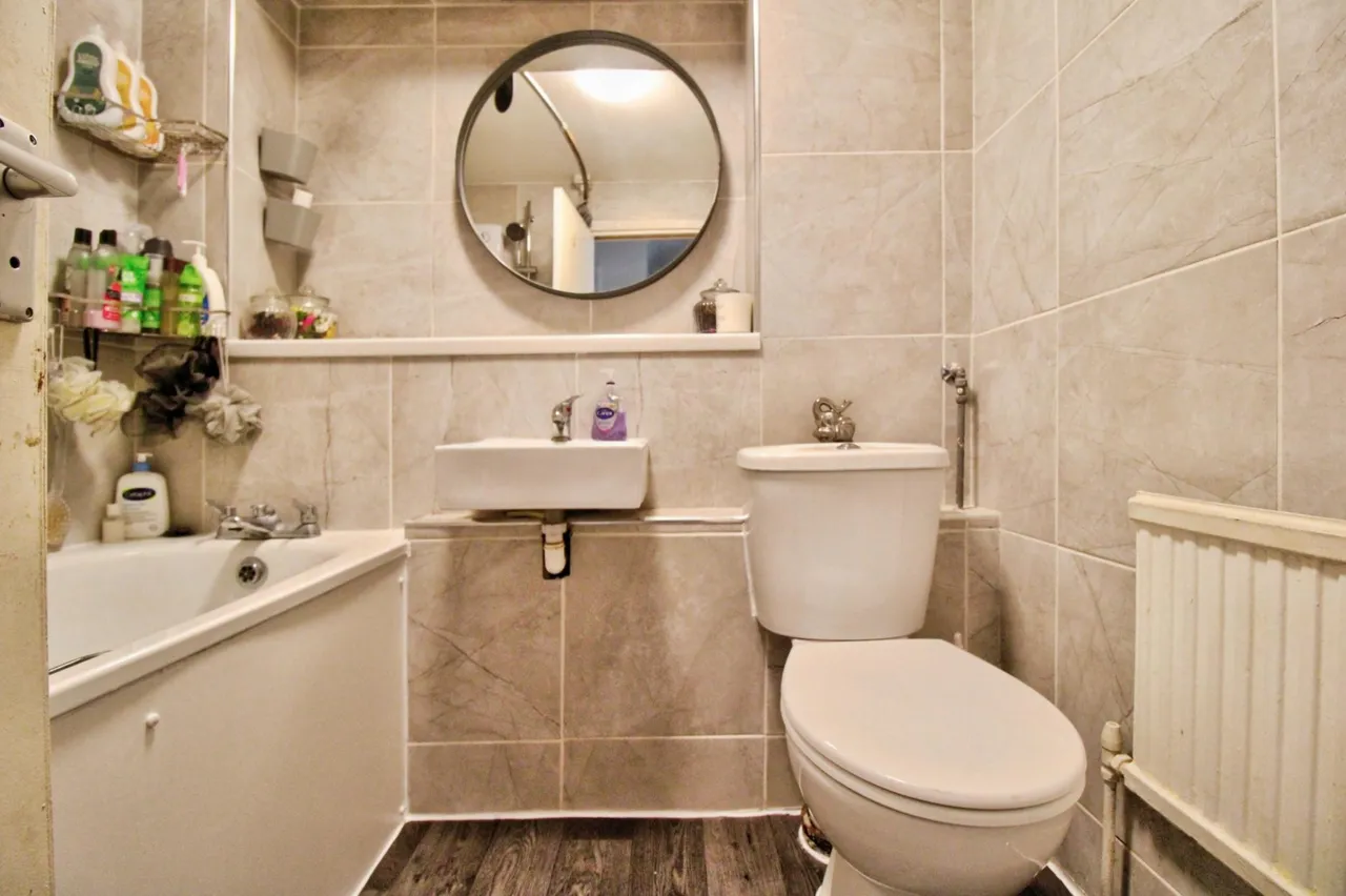Veronica Close, Romford, RM3, photo 8