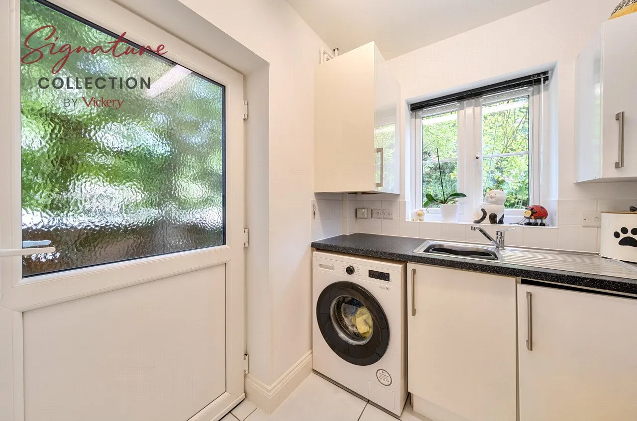 Fernhill Lane, Blackwater, Camberley, Hampshire, GU17 9HA, photo 14