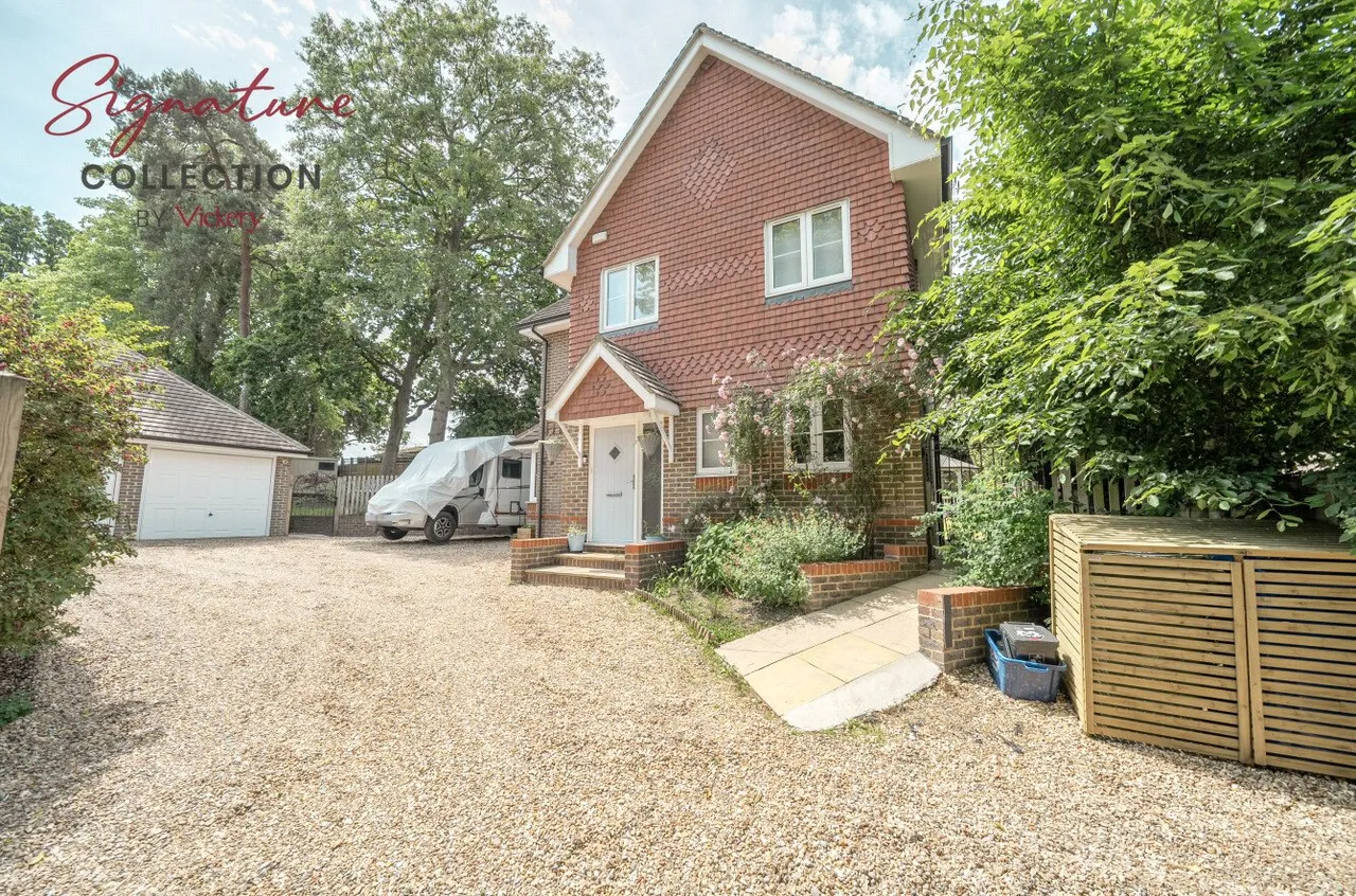 Fernhill Lane, Blackwater, Camberley, Hampshire, GU17 9HA, photo 25