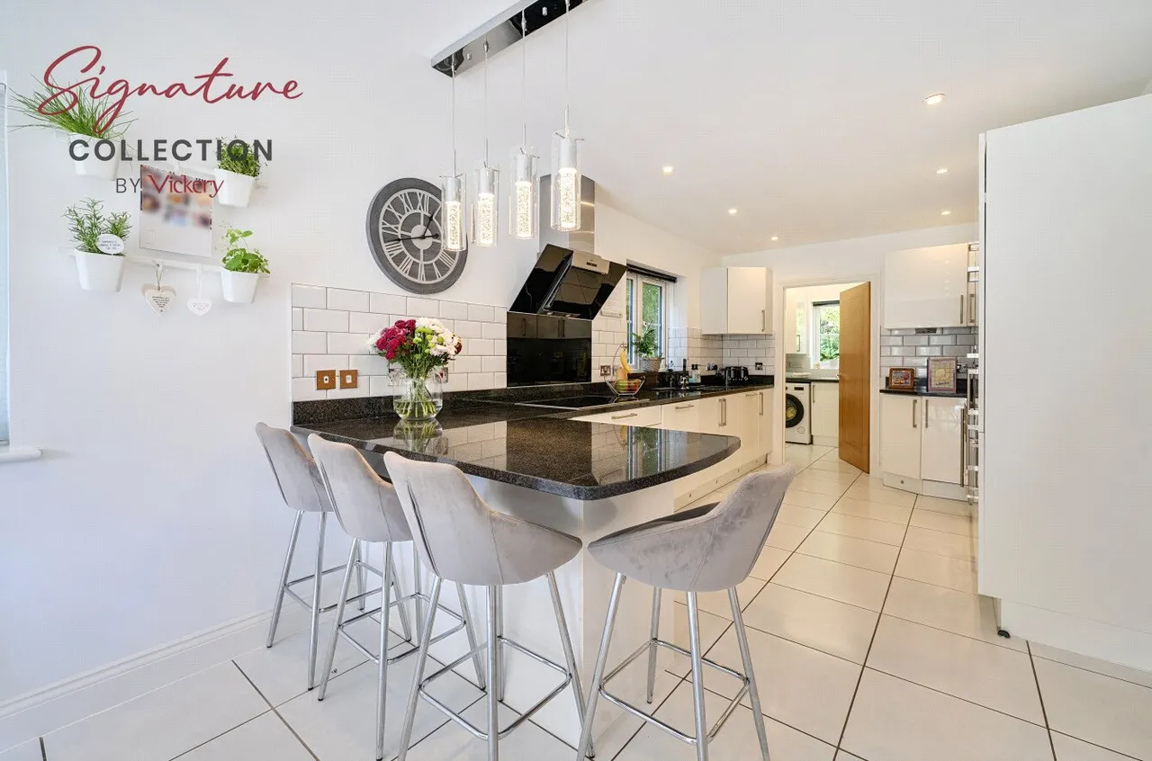 Fernhill Lane, Blackwater, Camberley, Hampshire, GU17 9HA, photo 2