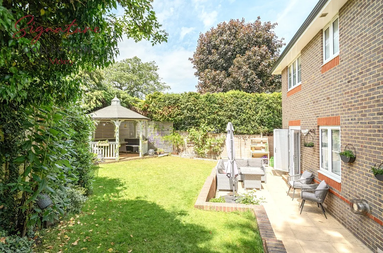 Fernhill Lane, Blackwater, Camberley, Hampshire, GU17 9HA, photo 17