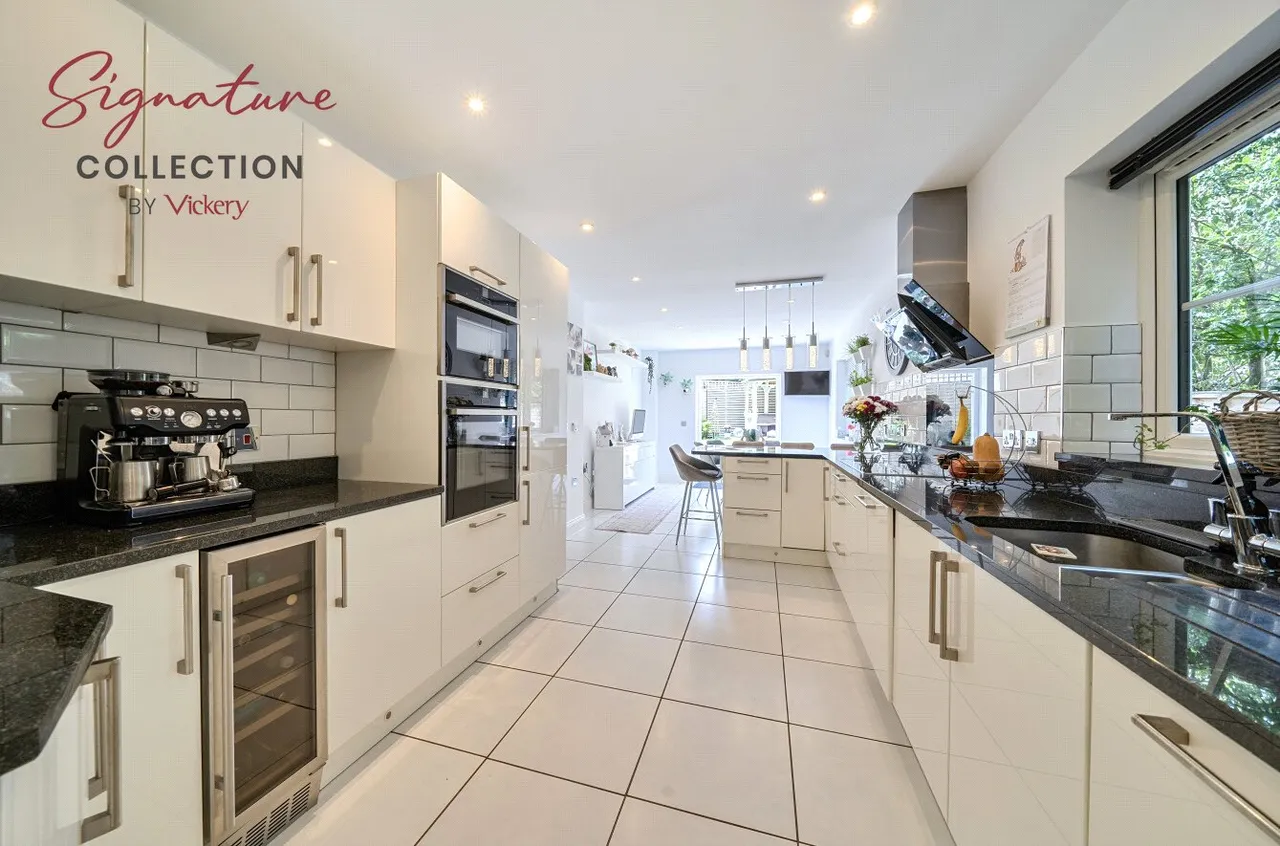 Fernhill Lane, Blackwater, Camberley, Hampshire, GU17 9HA, photo 4