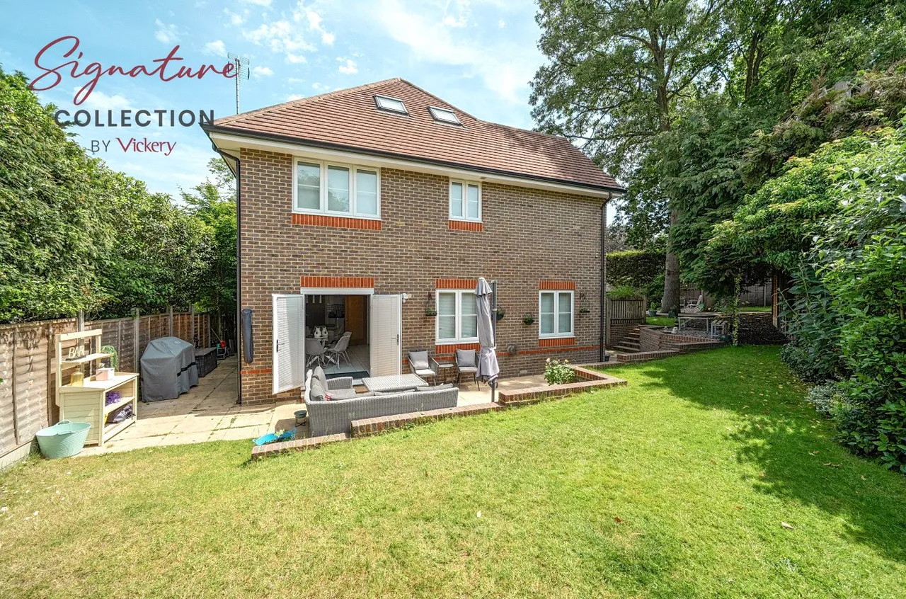 Fernhill Lane, Blackwater, Camberley, Hampshire, GU17 9HA, photo 19