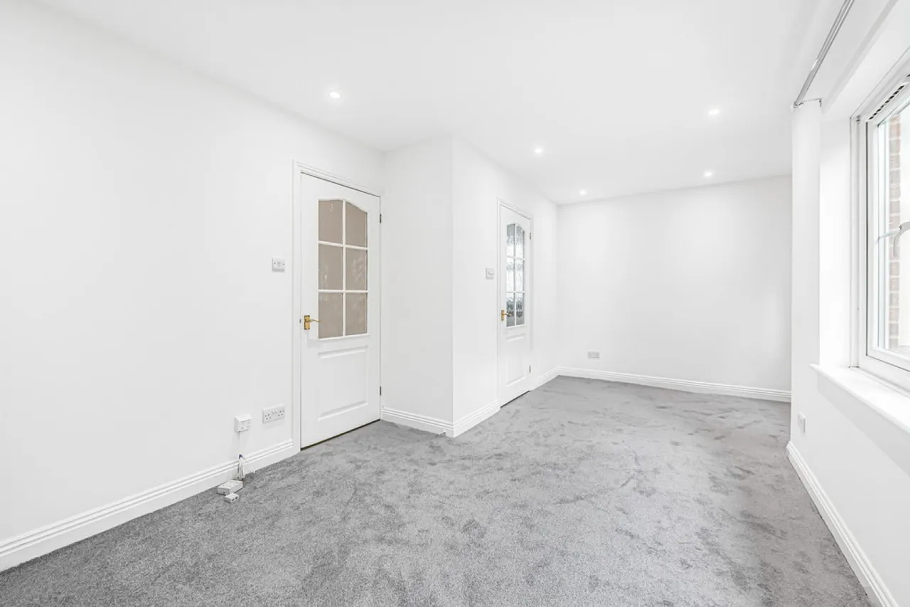 Windsor Court, Hornchurch Hill, CR3, photo 6