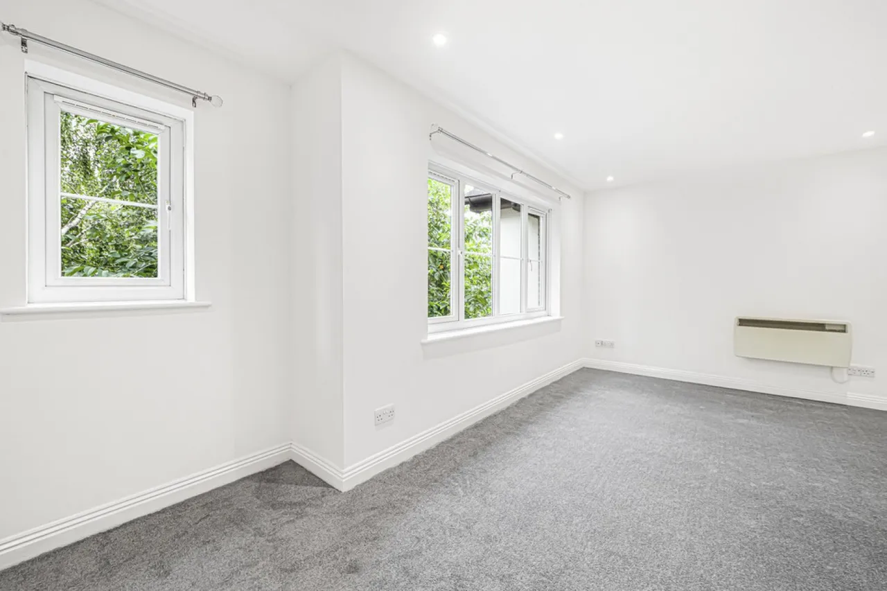 Windsor Court, Hornchurch Hill, CR3, photo 2