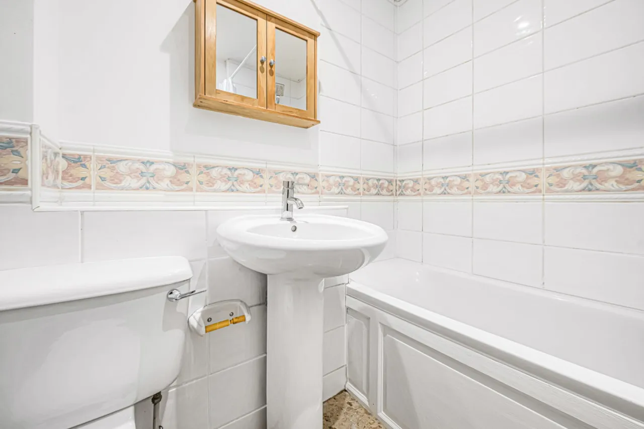 Windsor Court, Hornchurch Hill, CR3, photo 10