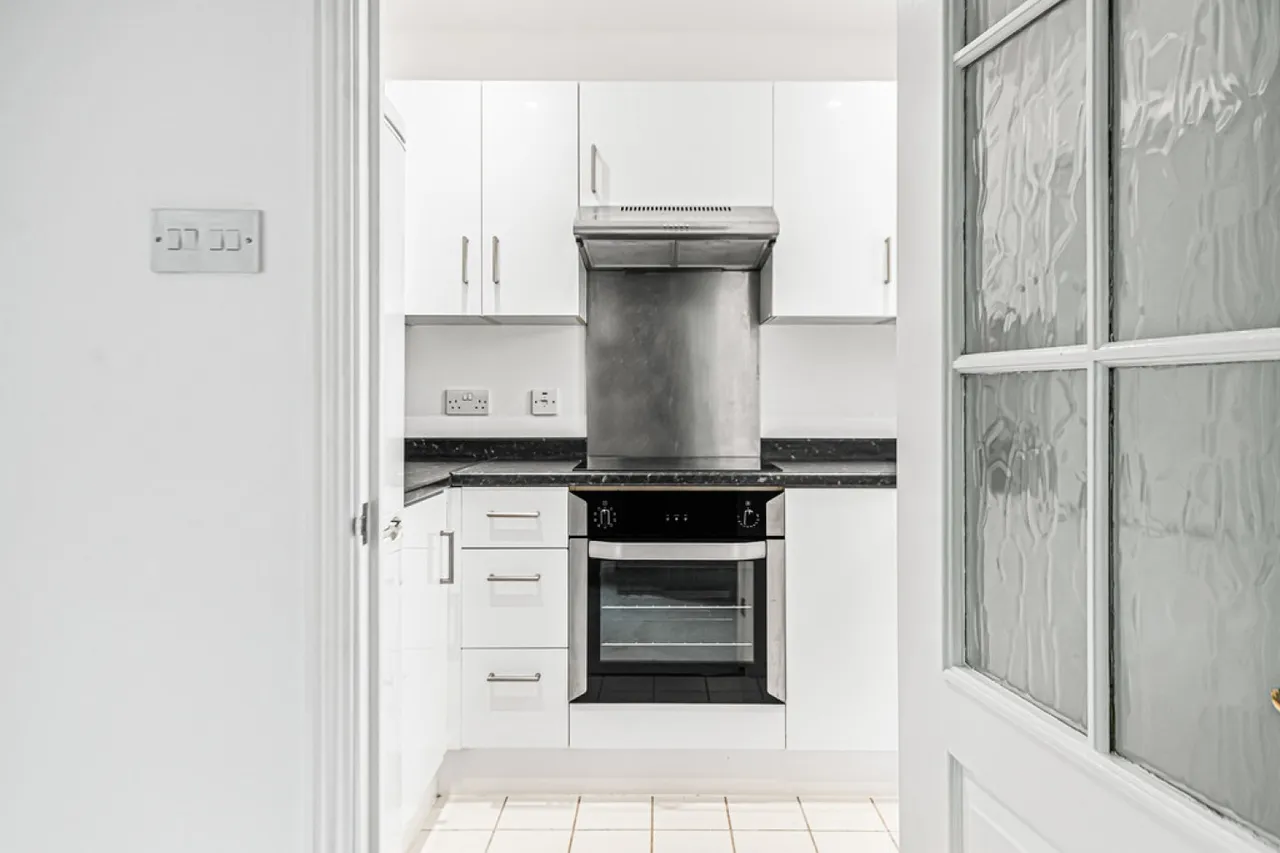 Windsor Court, Hornchurch Hill, CR3, photo 12