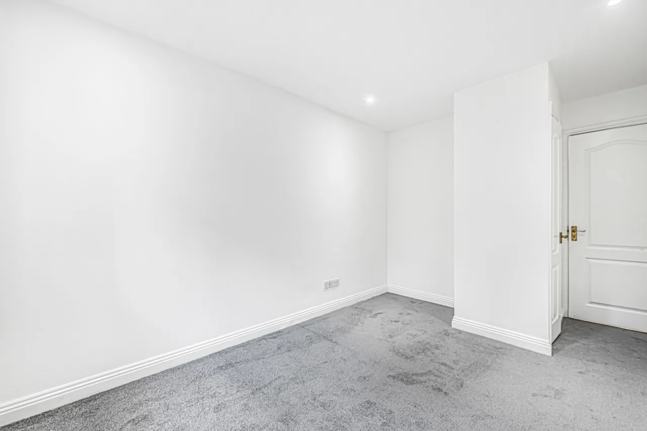 Windsor Court, Hornchurch Hill, CR3, photo 8