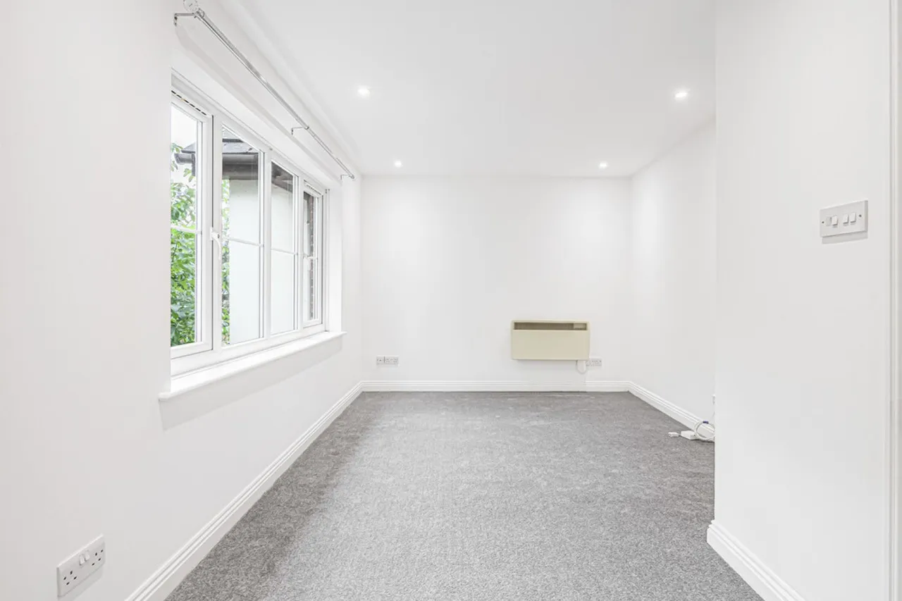 Windsor Court, Hornchurch Hill, CR3, photo 5