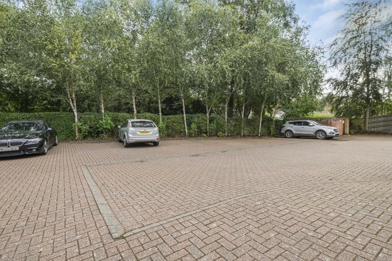 Windsor Court, Hornchurch Hill, CR3, photo 17