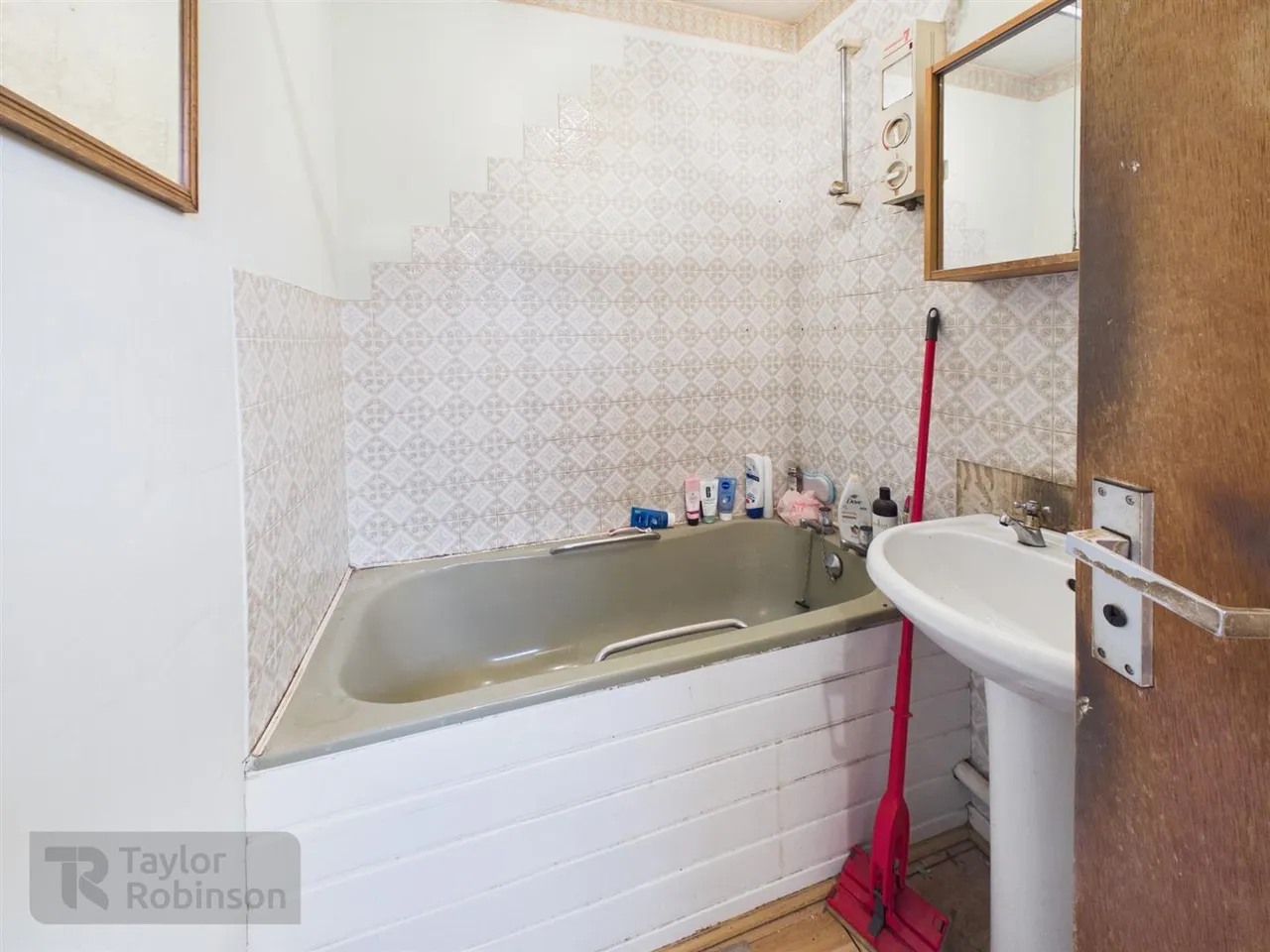Hillingdale, Broadfield, RH11, photo 5