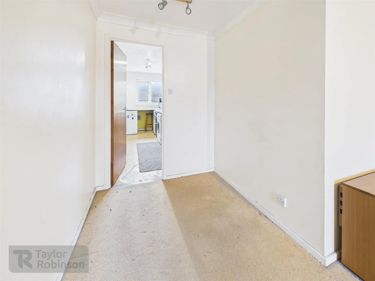 Hillingdale, Broadfield, RH11, photo 7