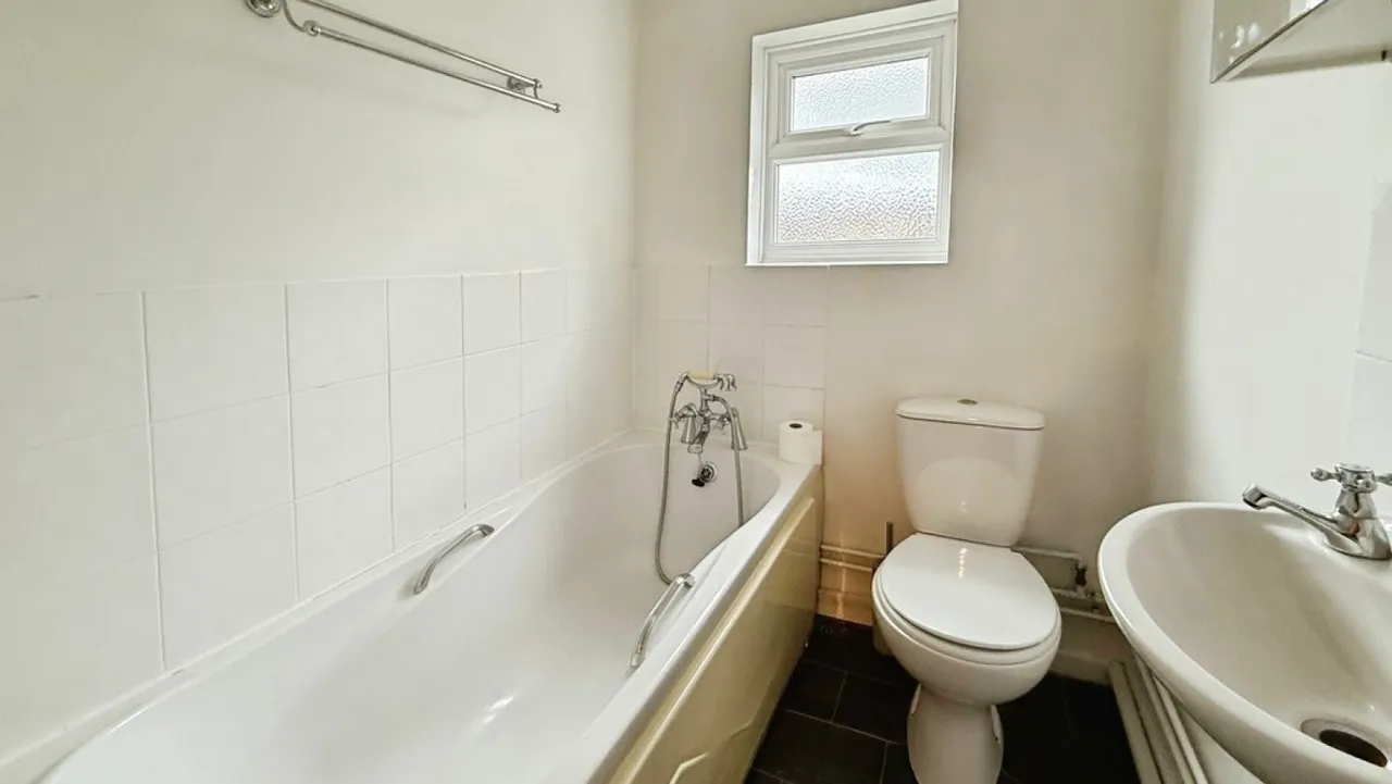 Haynes Road, Westbury, photo 7