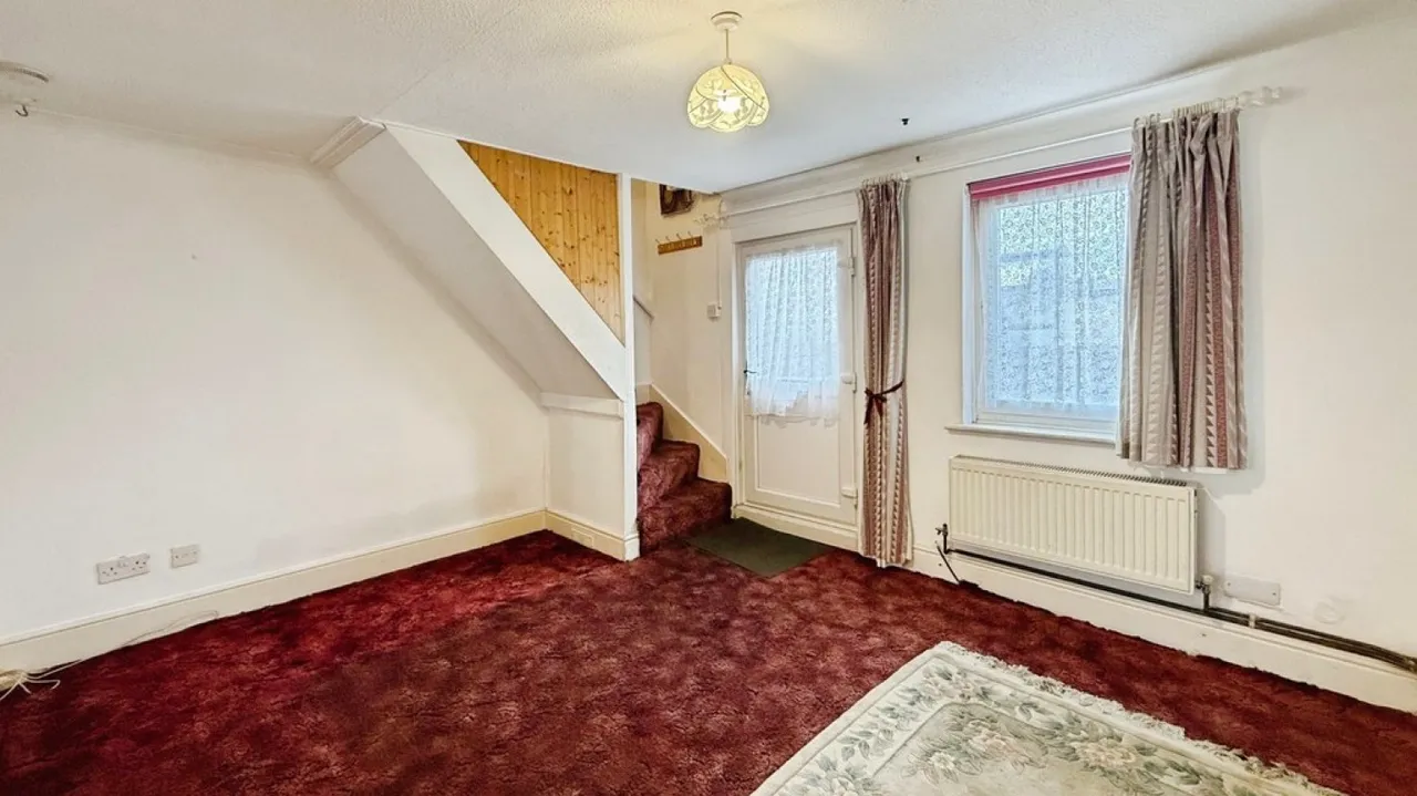 Haynes Road, Westbury, photo 3