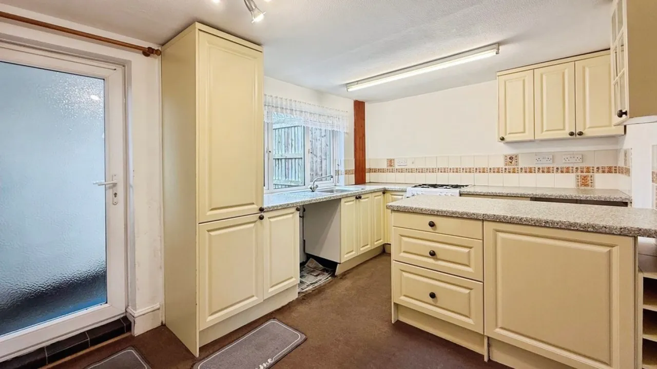 Haynes Road, Westbury, photo 4