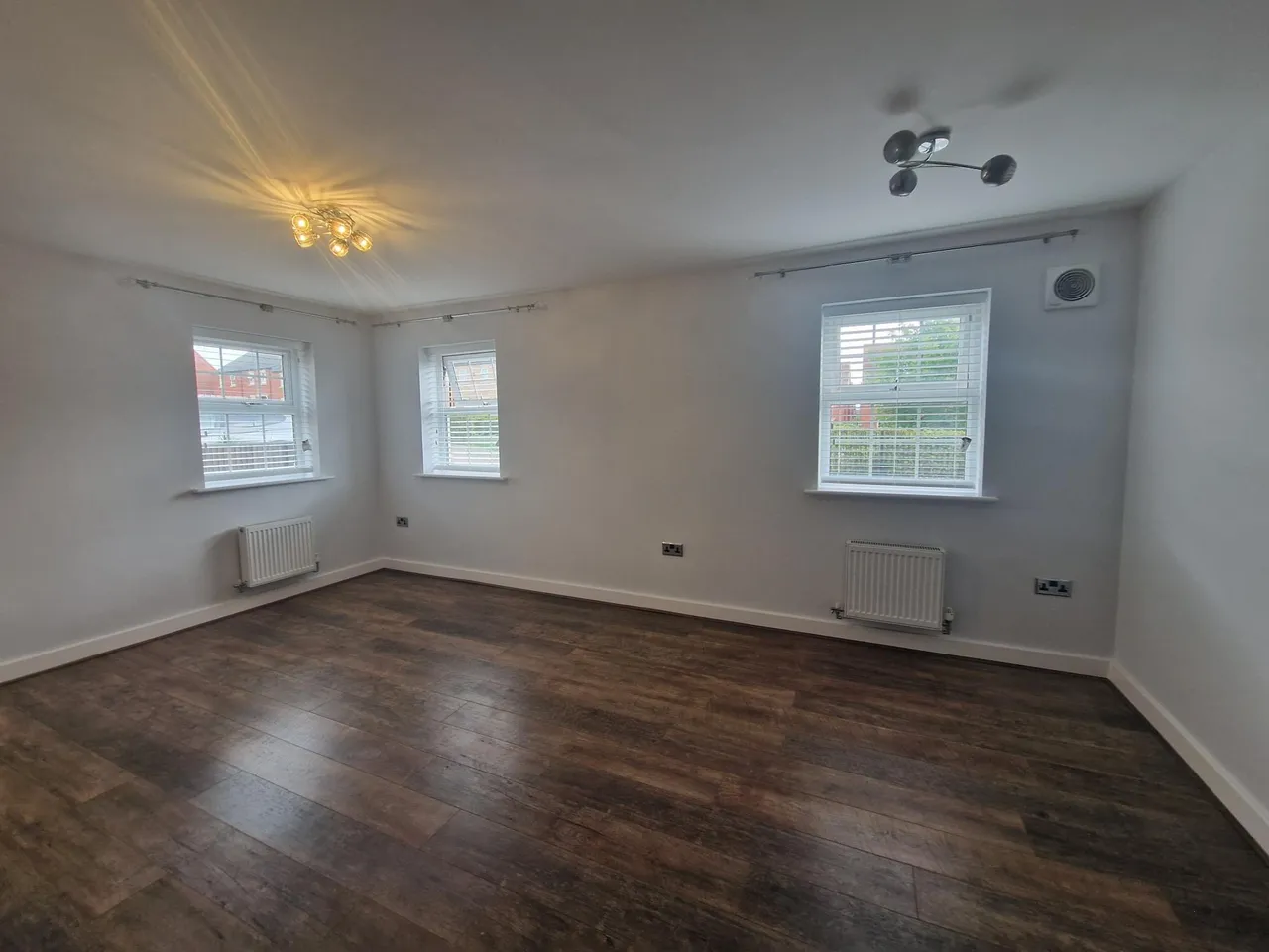 Larkspur Drive, WF7, photo 4