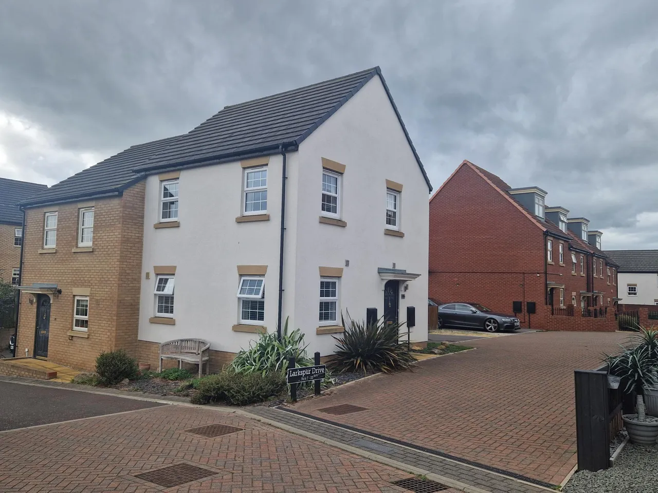 2 bed property to rent, Larkspur Drive, WF7
