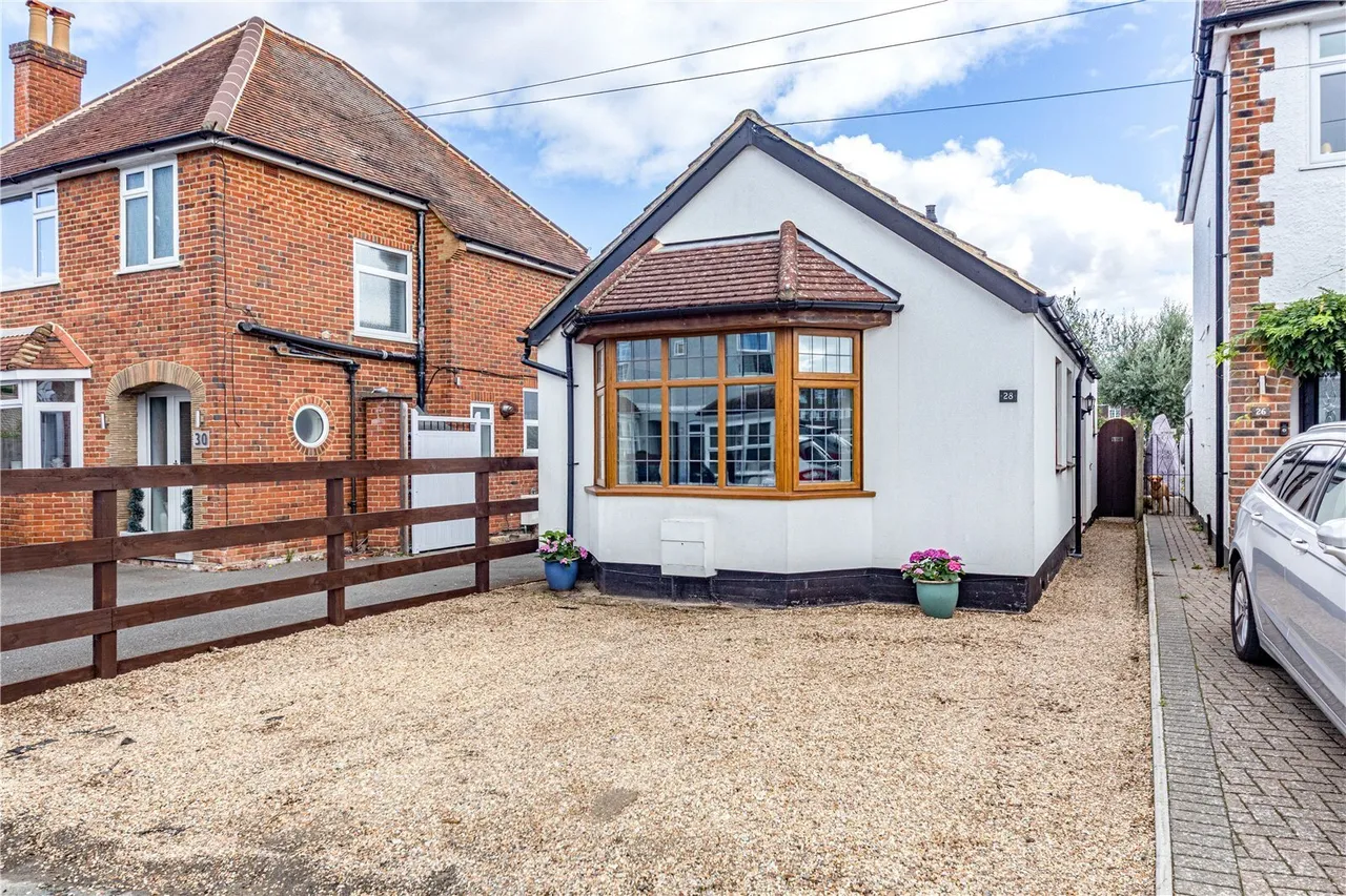 2 bed house for sale, Binfield Road, Byfleet