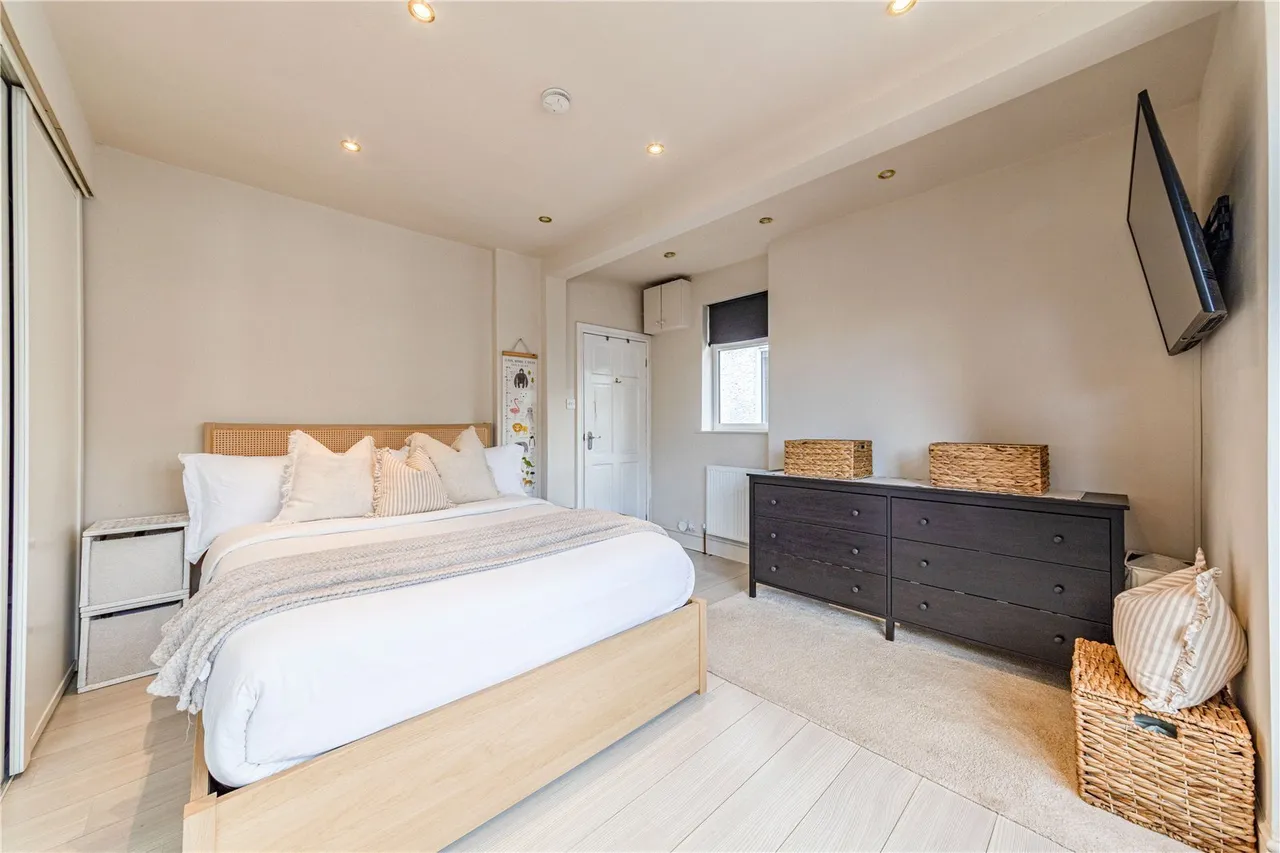 Binfield Road, Byfleet, photo 9