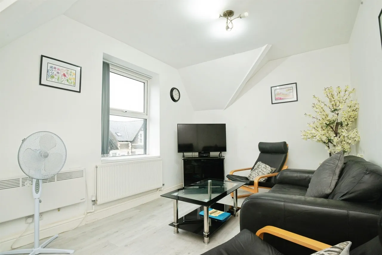 Connaught Road, Roath, Cardiff, photo 2