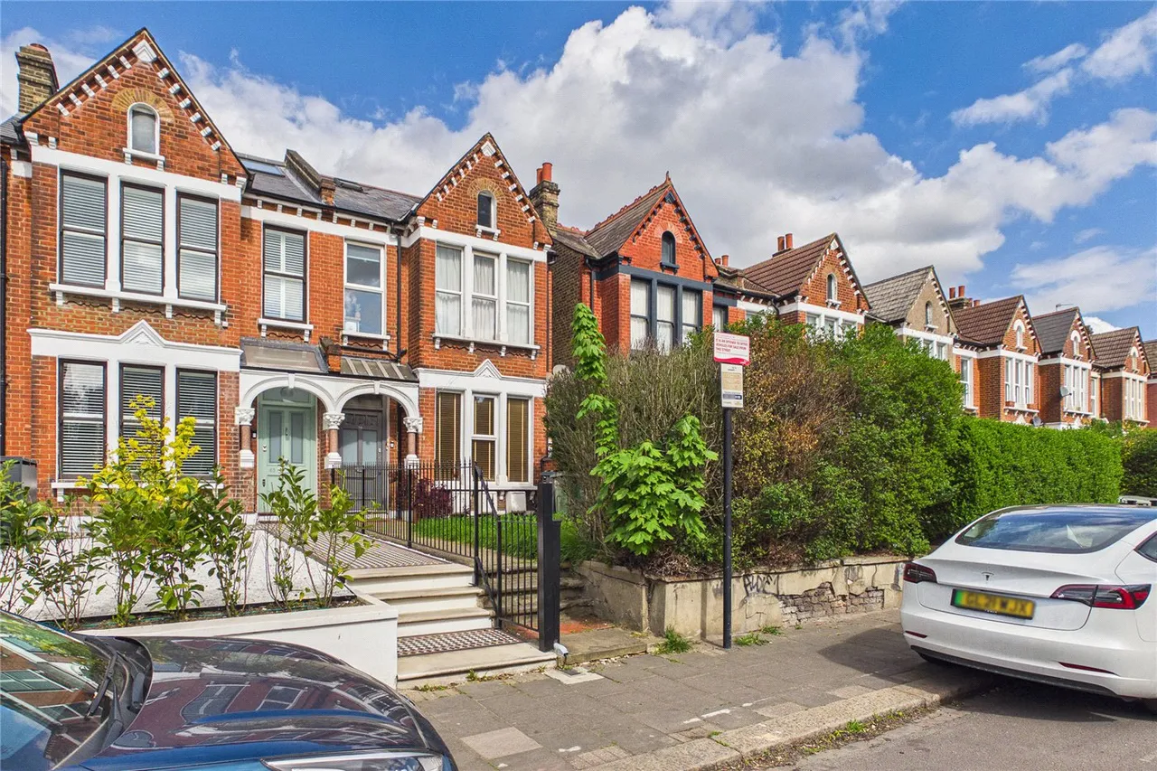 2 bed flat for sale — Flat A, 65 Greyhound Lane, London, SW16