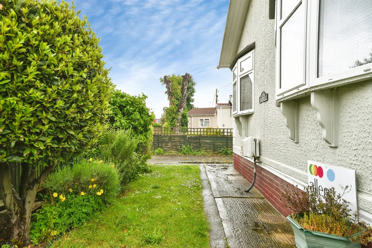 Priors Walk, St. Johns Priory, GL7, photo 14