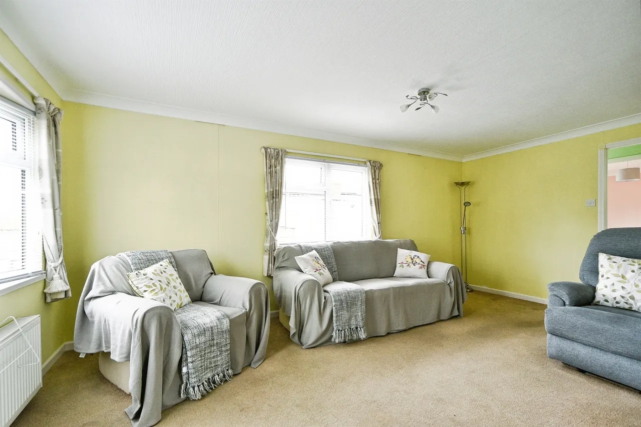 Priors Walk, St. Johns Priory, GL7, photo 6